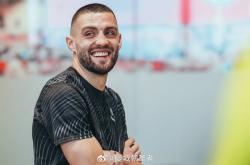 球速入口 -关于集结日体能课后，洛杉矶湖人队长鼓劲备战欧冠，引发热议，赛程密集仍需轮换的信息